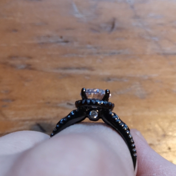 Ring - Picture 2 of 4